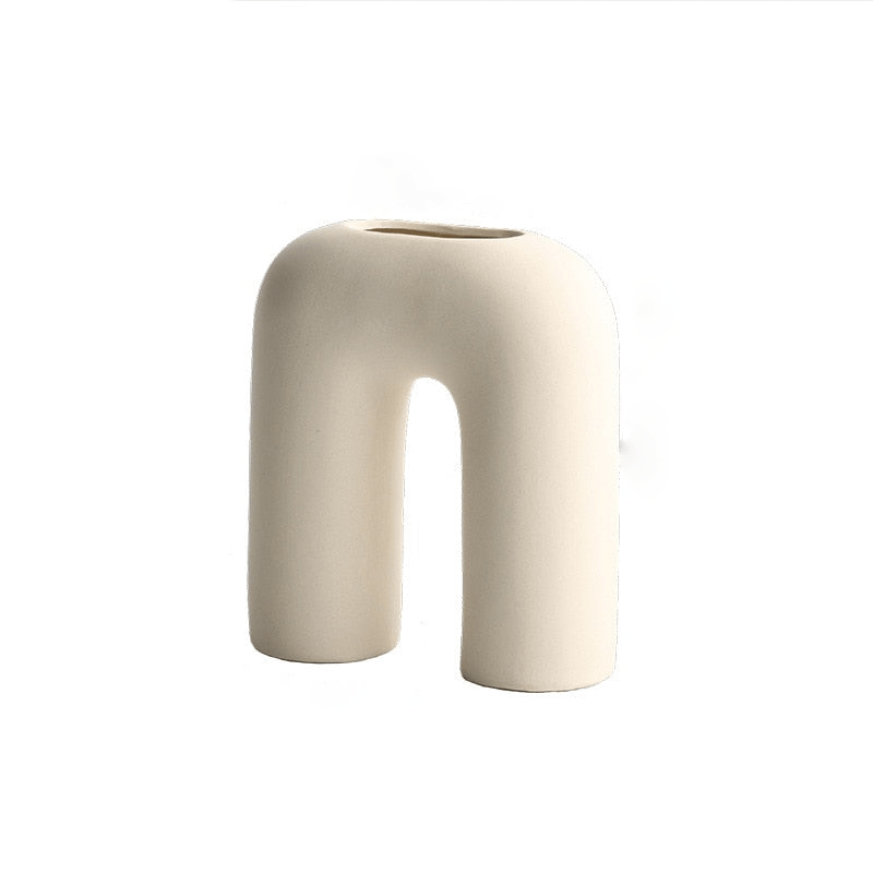 The Niomi – Off-White Ceramic Accents