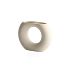 The Niomi – Off-White Ceramic Accents