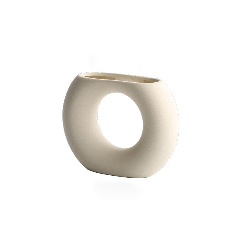 The Niomi – Off-White Ceramic Accents