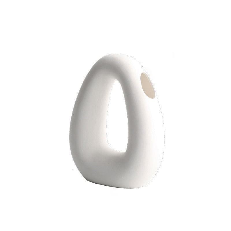 The Niomi – Off-White Ceramic Accents