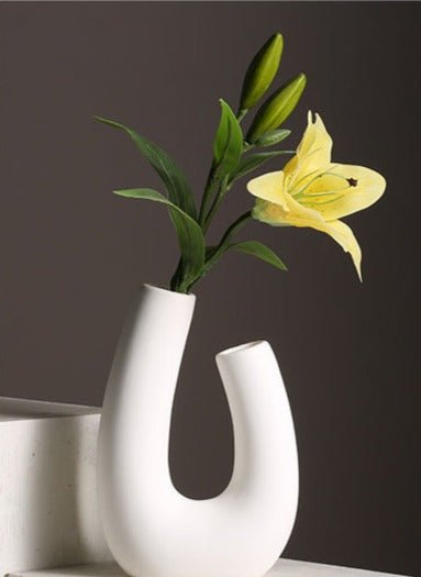 The Niomi – Off-White Ceramic Accents