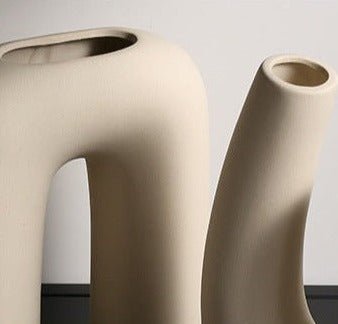 The Niomi – Off-White Ceramic Accents