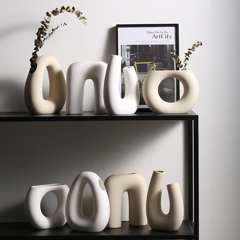 The Niomi – Off-White Ceramic Accents