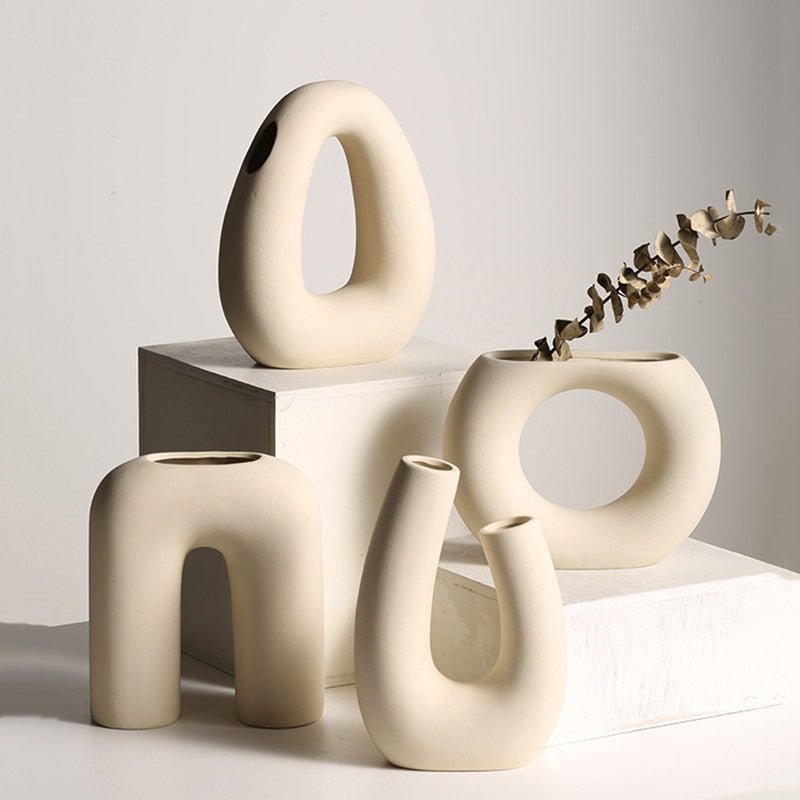 The Niomi – Off-White Ceramic Accents