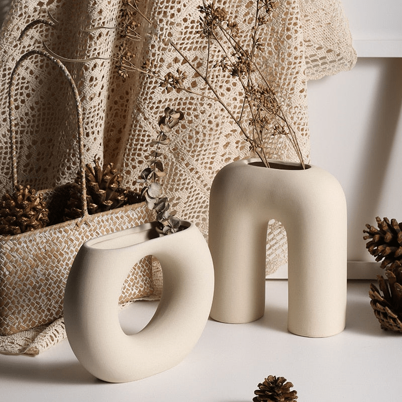 The Niomi – Off-White Ceramic Accents