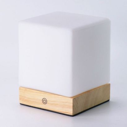 The Niomi – Minimalist Table Lamp with Wood