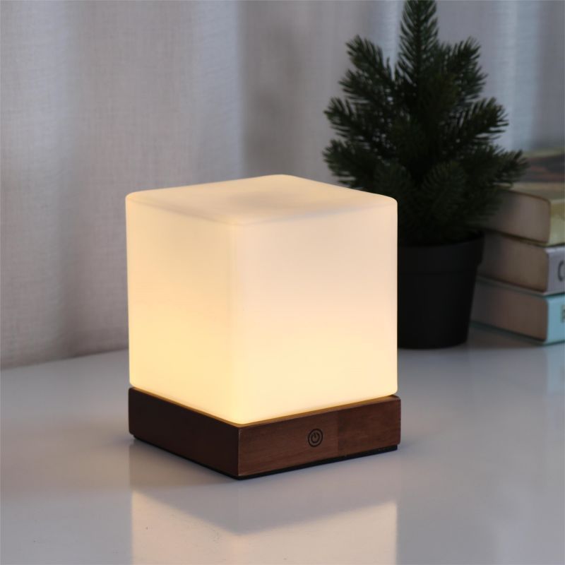 The Niomi – Minimalist Table Lamp with Wood