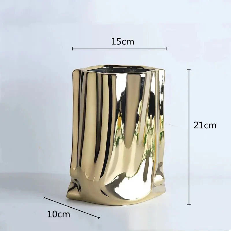 The Niomi – Modern Wavy Vase