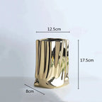 The Niomi – Modern Wavy Vase