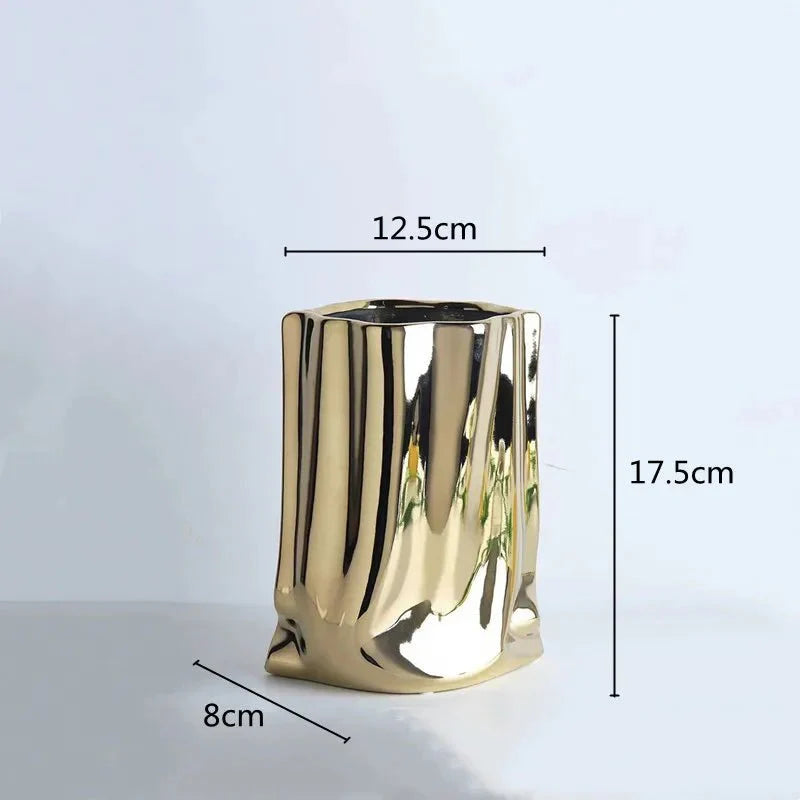 The Niomi – Modern Wavy Vase