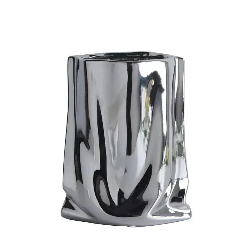 The Niomi – Modern Wavy Vase
