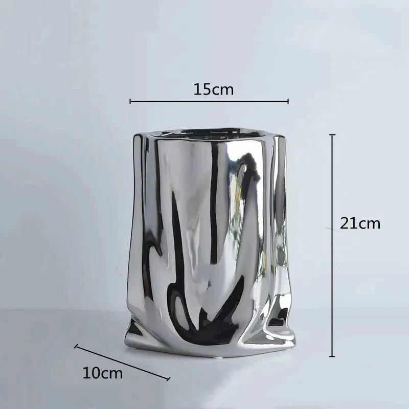 The Niomi – Modern Wavy Vase
