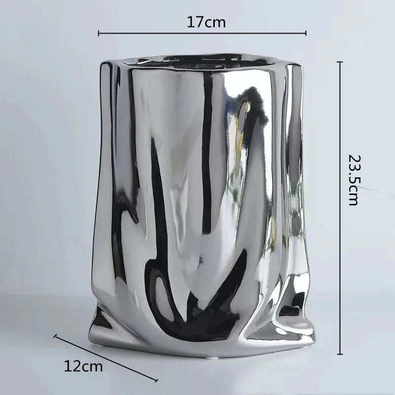 The Niomi – Modern Wavy Vase