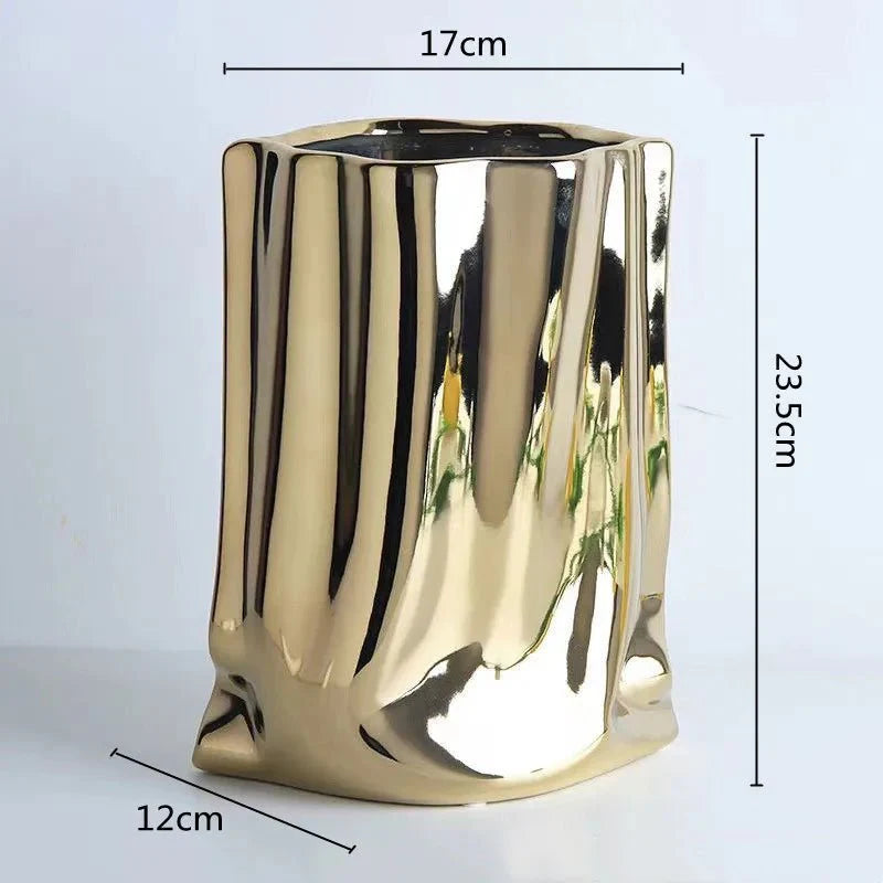 The Niomi – Modern Wavy Vase