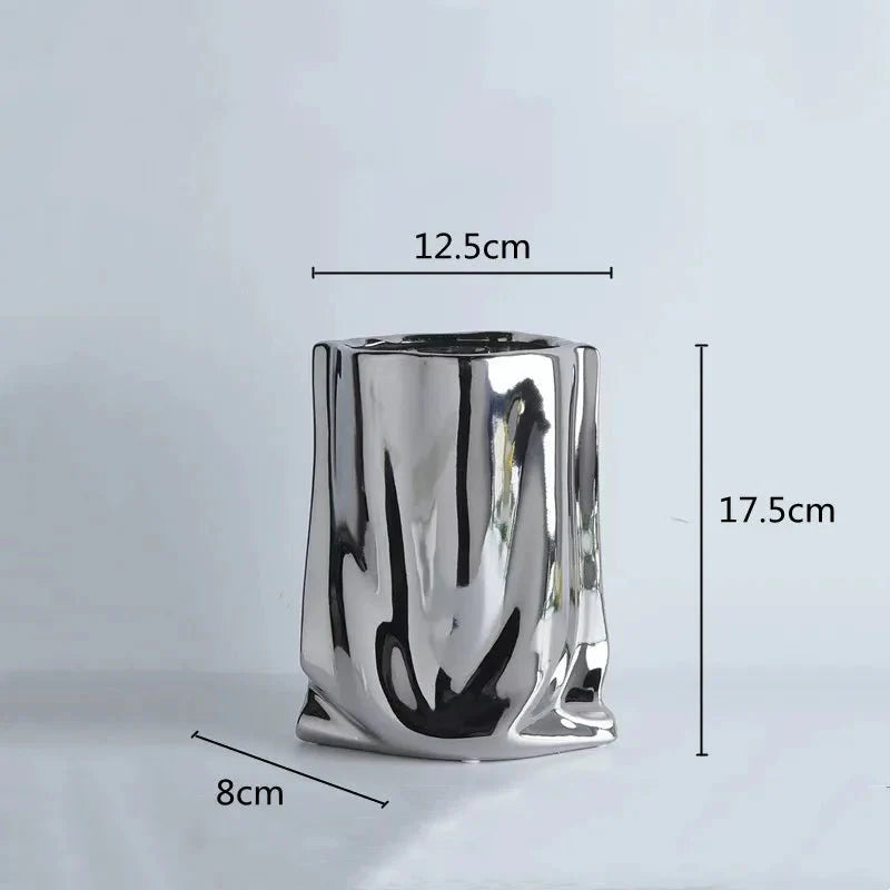 The Niomi – Modern Wavy Vase