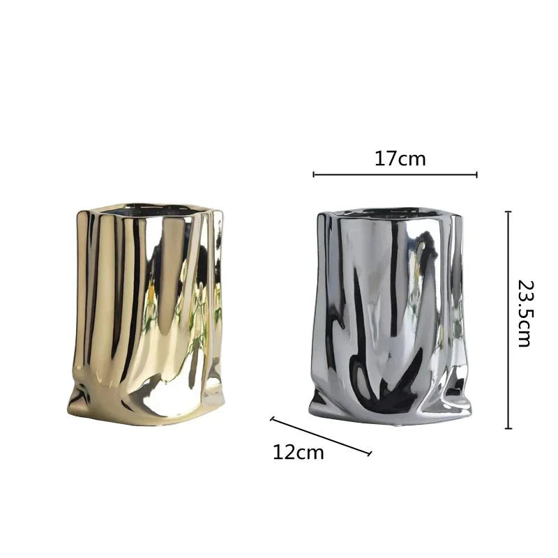 The Niomi – Modern Wavy Vase