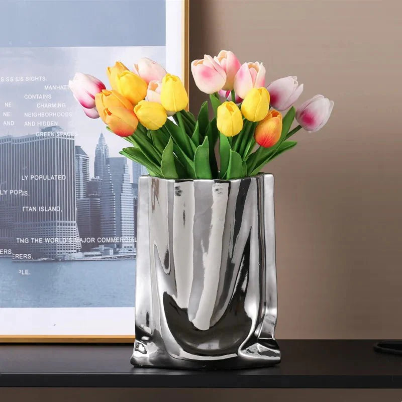 The Niomi – Modern Wavy Vase