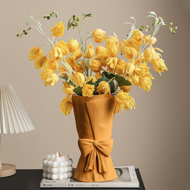 The Niomi – Art Deco Bow Tie Vase